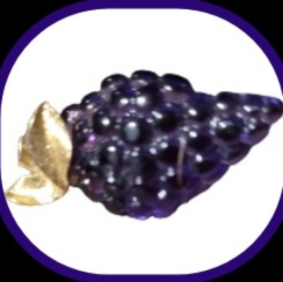 Vintage Mid Century Grape & Gold Leaf Pin by Avon - Picture 3 of 5